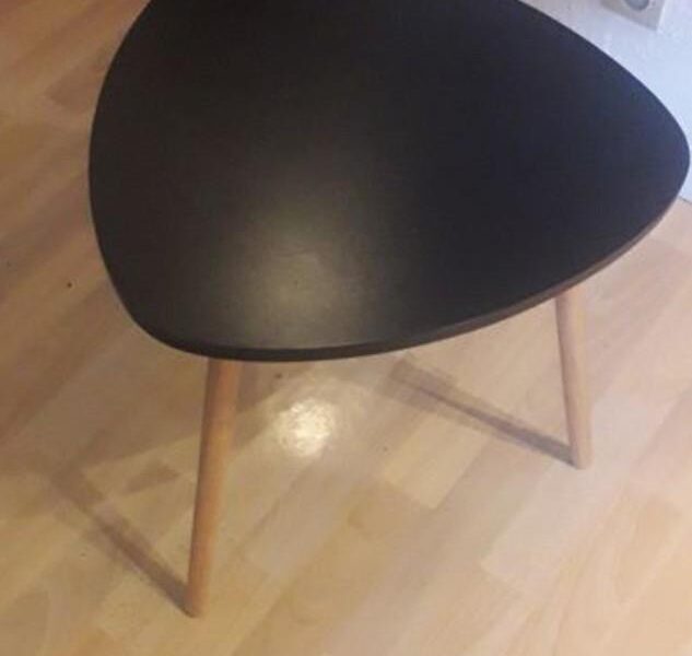 Petite table noire
