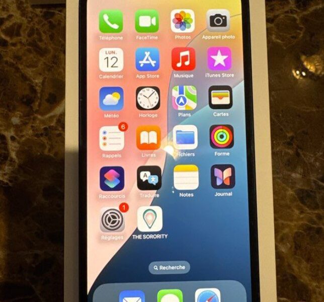 IPhone 12 Apple