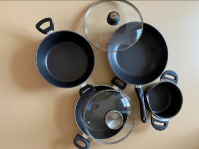 ensemble de casseroles