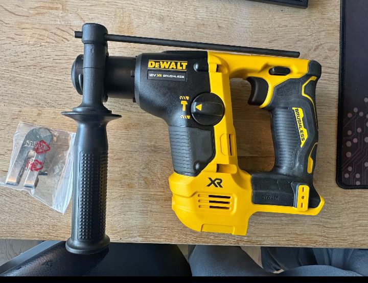 perforateur dewalt