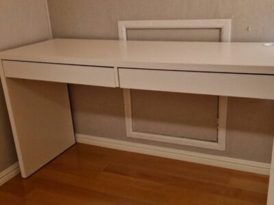 bureau/ table