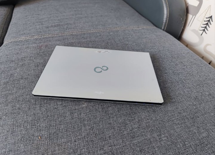 fujitsu i7