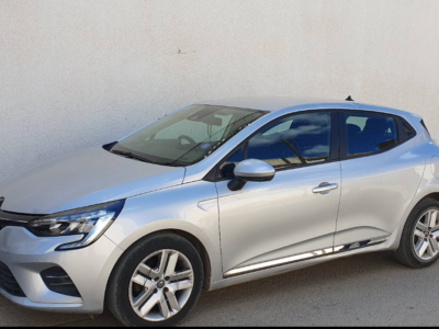 clio 5 gris essence